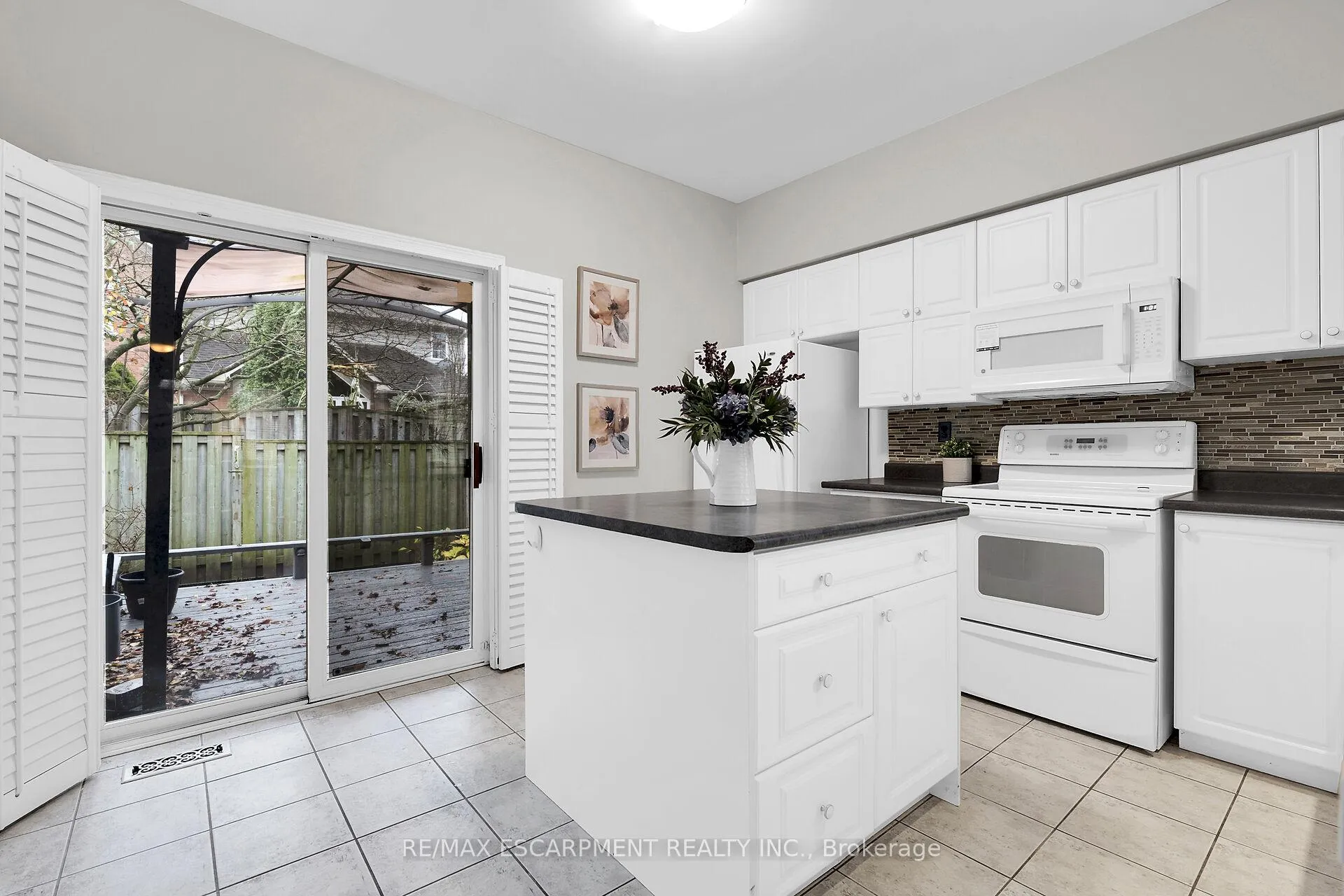 Photo 13 of Unit 8, 81 Valridge Drive, Hamilton, Ancaster — HOMEH