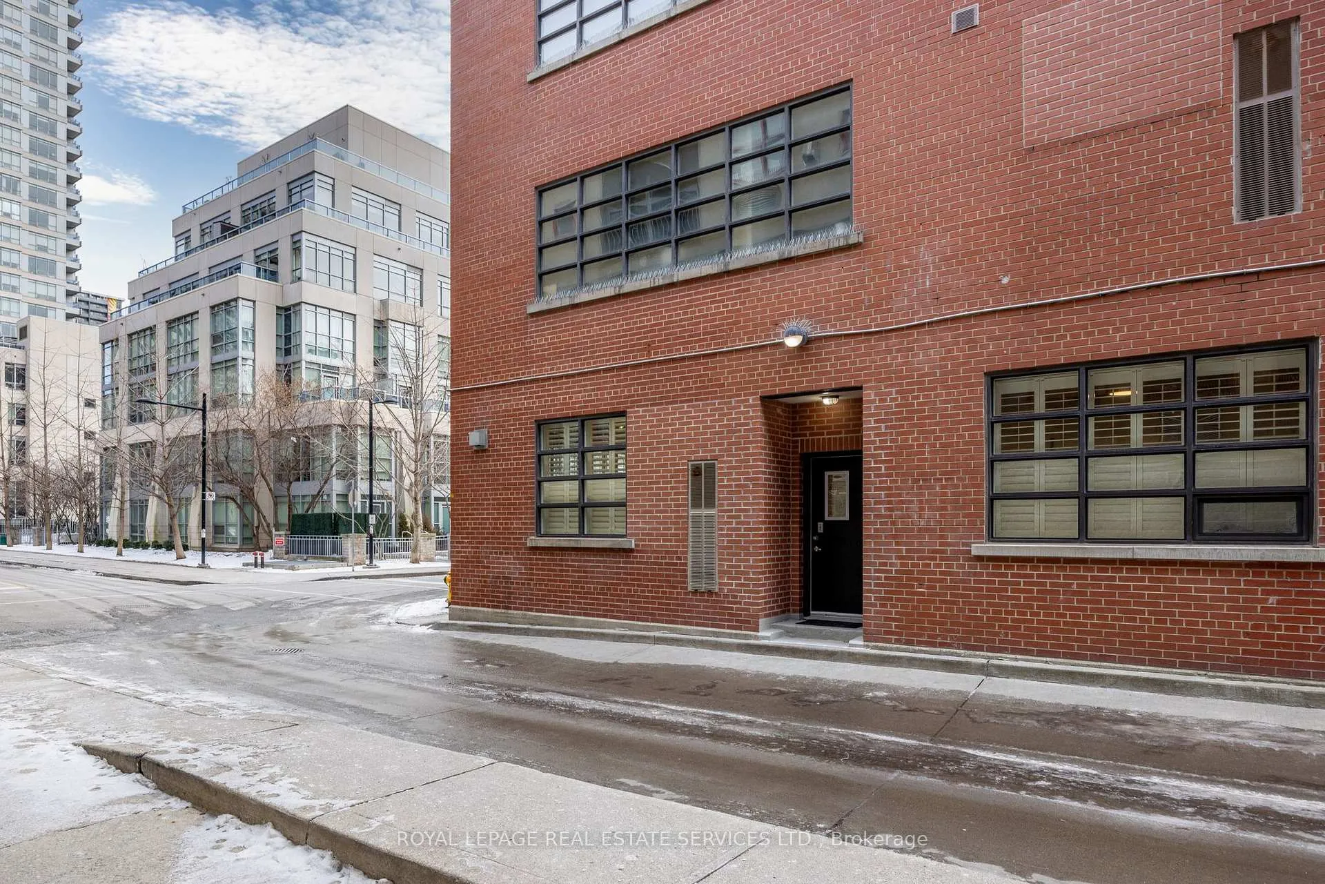 Photo 2 of Unit 101, 10 Wellesley Place, Toronto, North St. James Town — HOMEH