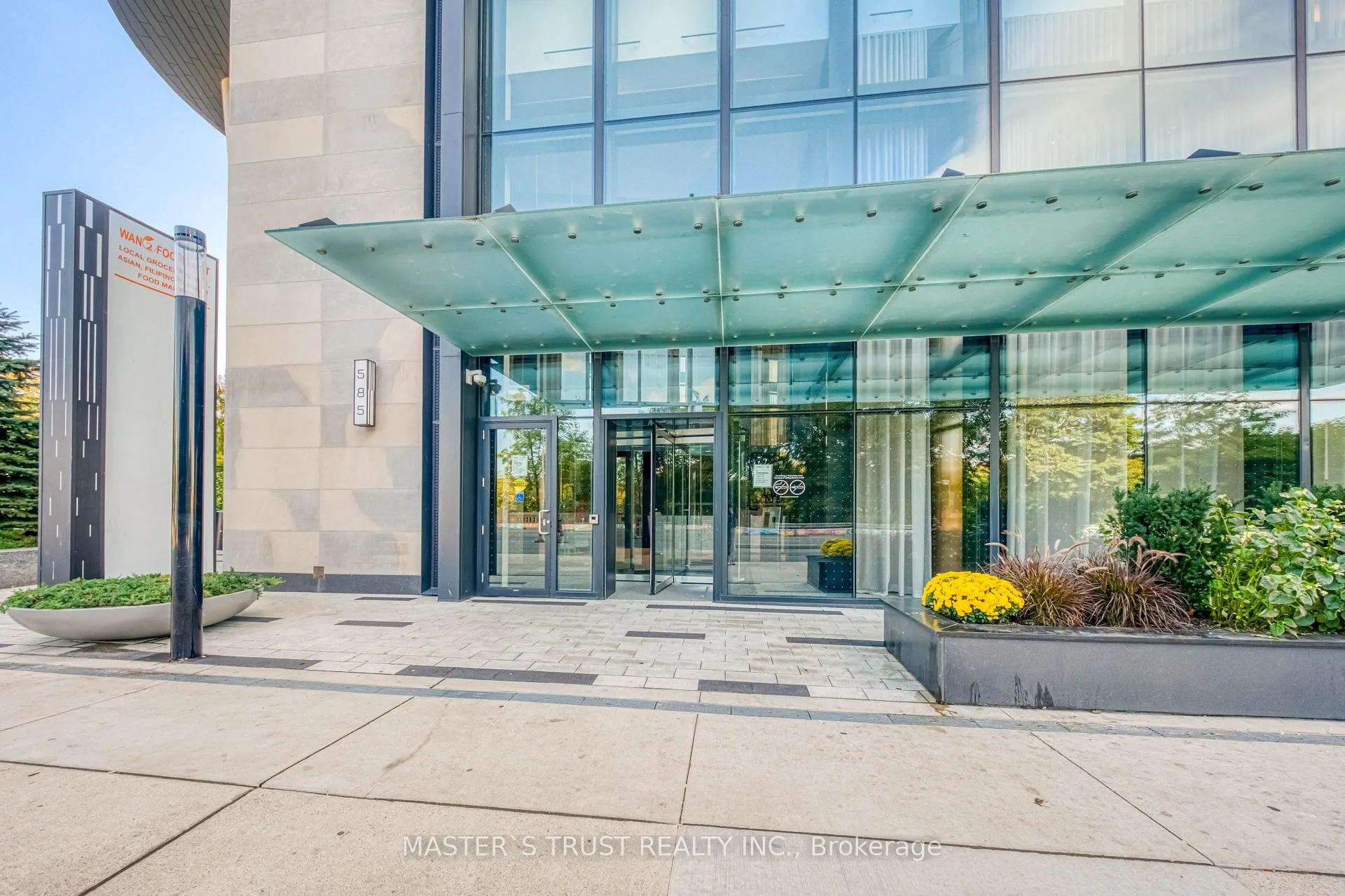 Photo 3 of Unit 3218, 585 Bloor Street E, Toronto, North St. James Town — HOMEH