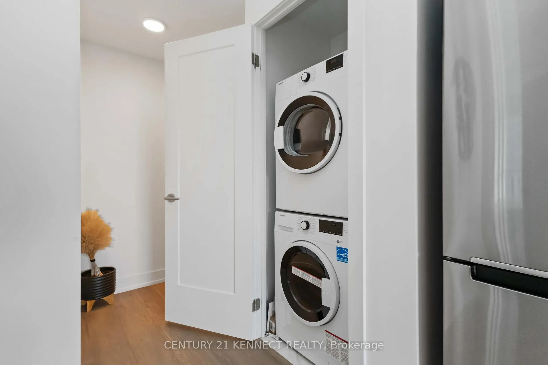 Photo 13 of Unit 722, 9 Clegg Road, Markham, Unionville — HOMEH