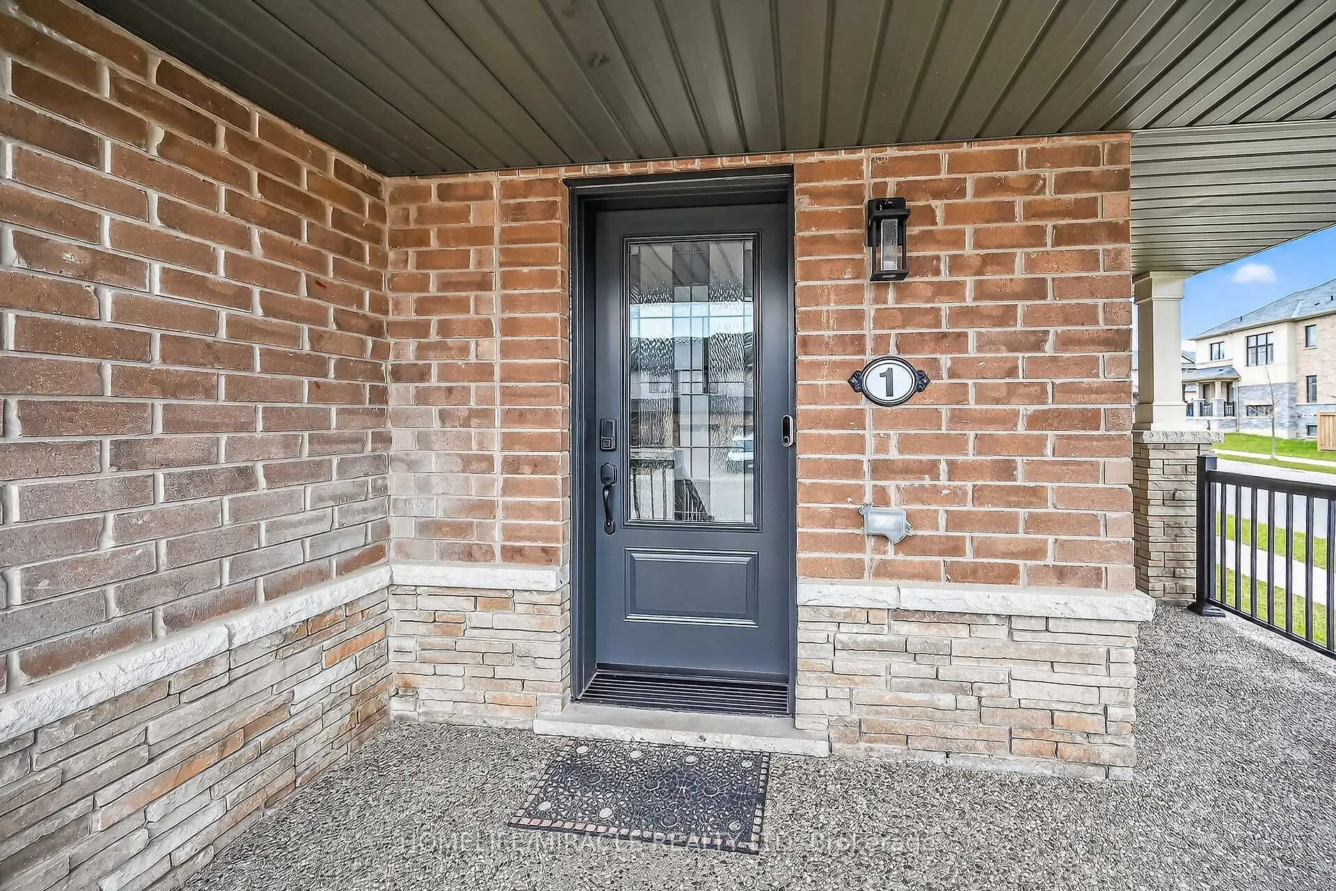 Photo 5 of 1 Prestwick Street, Hamilton, Stoney Creek Mountain — HOMEH