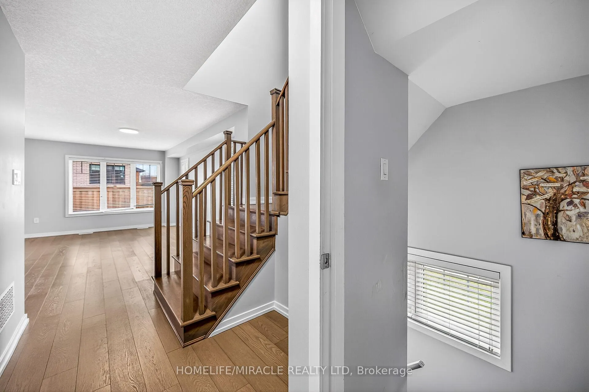Photo 6 of 1 Prestwick Street, Hamilton, Stoney Creek Mountain — HOMEH