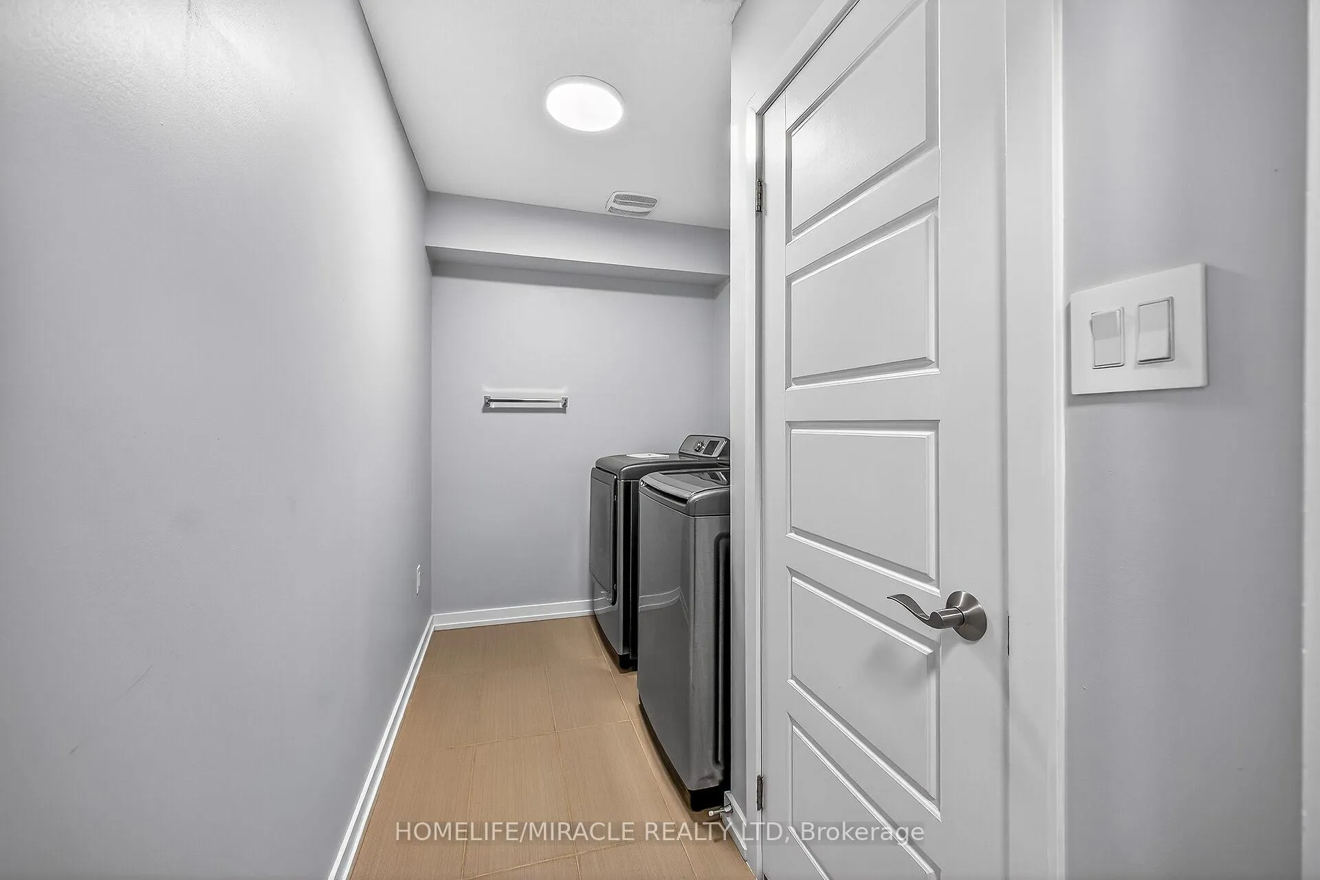 Photo 10 of 1 Prestwick Street, Hamilton, Stoney Creek Mountain — HOMEH