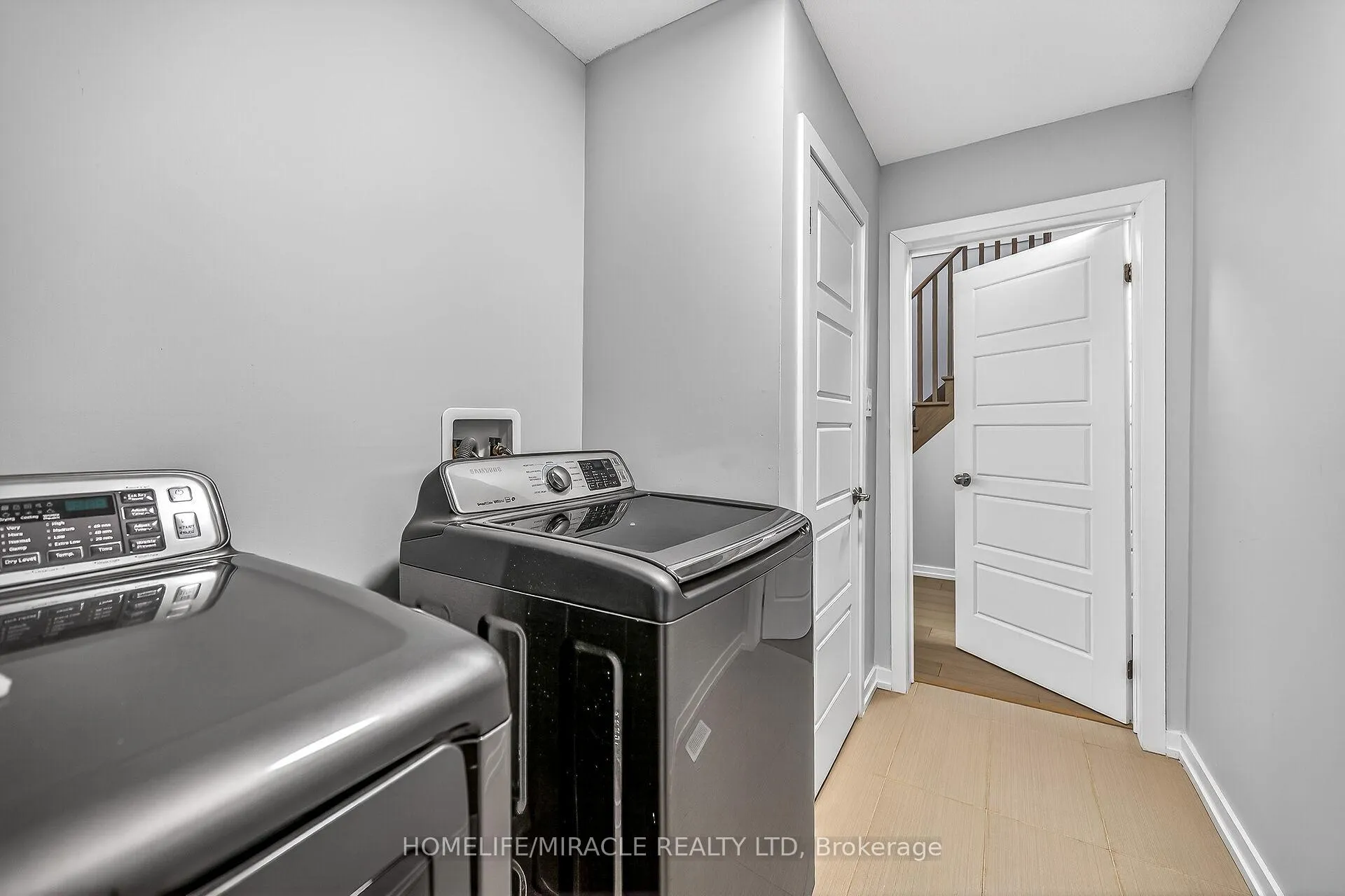 Photo 11 of 1 Prestwick Street, Hamilton, Stoney Creek Mountain — HOMEH