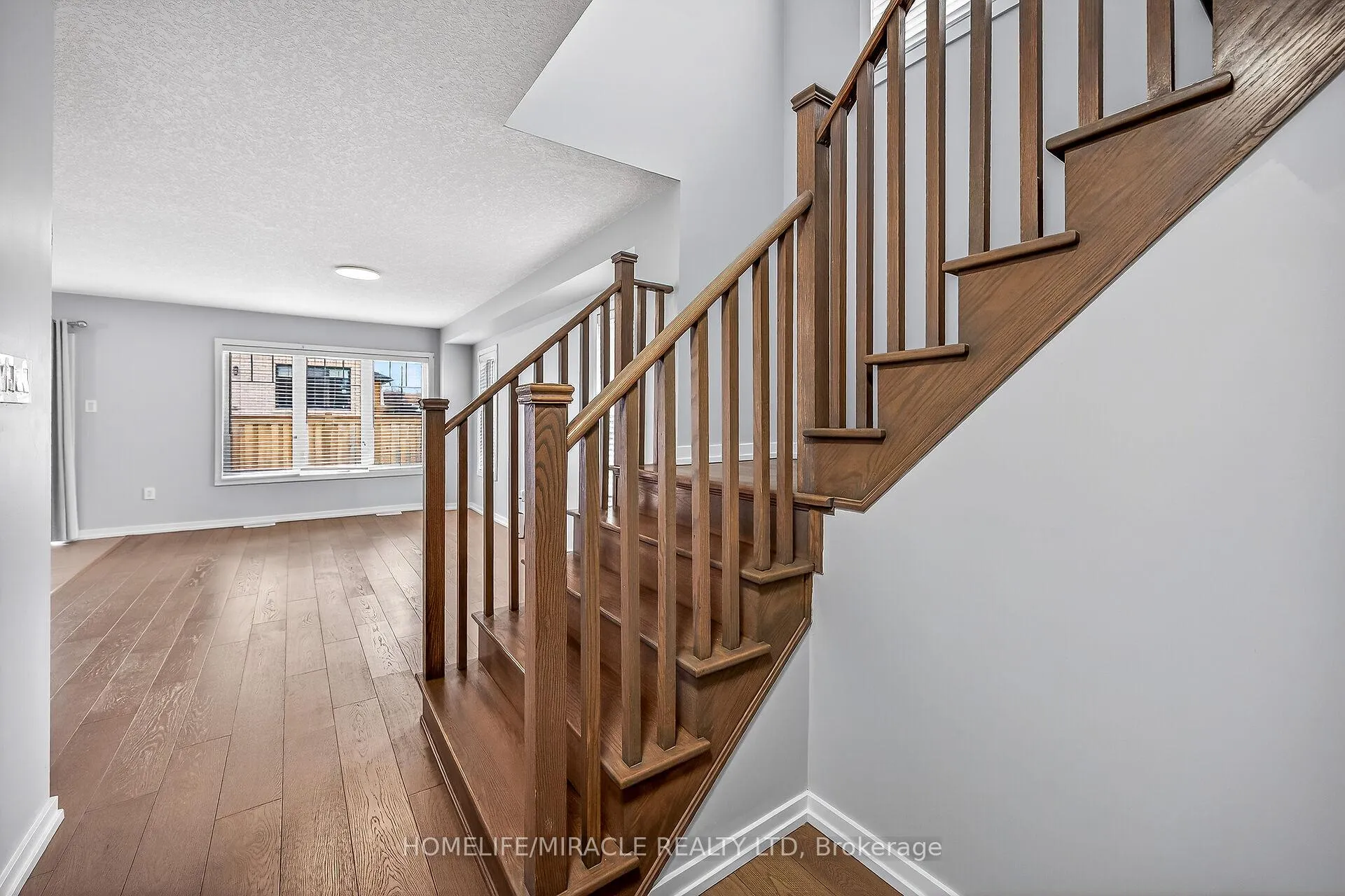 Photo 12 of 1 Prestwick Street, Hamilton, Stoney Creek Mountain — HOMEH