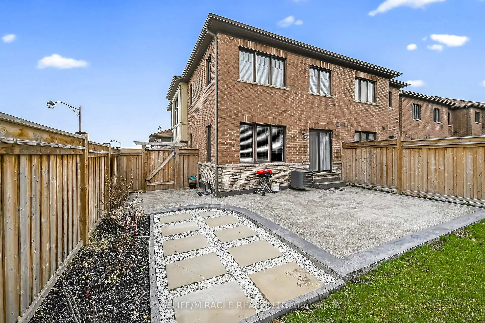 Photo 43 of 1 Prestwick Street, Hamilton, Stoney Creek Mountain — HOMEH
