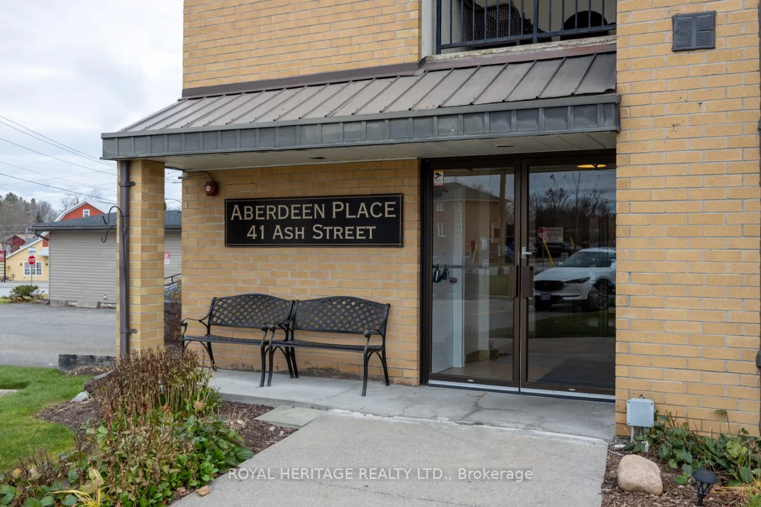Front of Unit 304, 41 Ash Street
