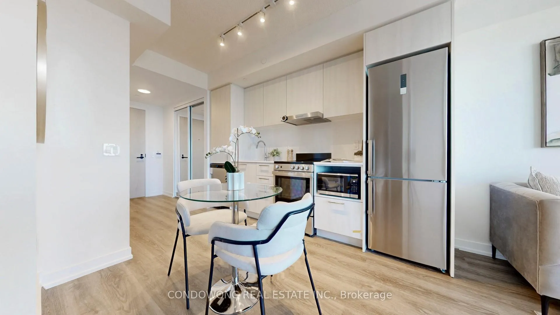 Photo 3 of Unit 4008, 195 Commerce Street, Vaughan, Concord — HOMEH