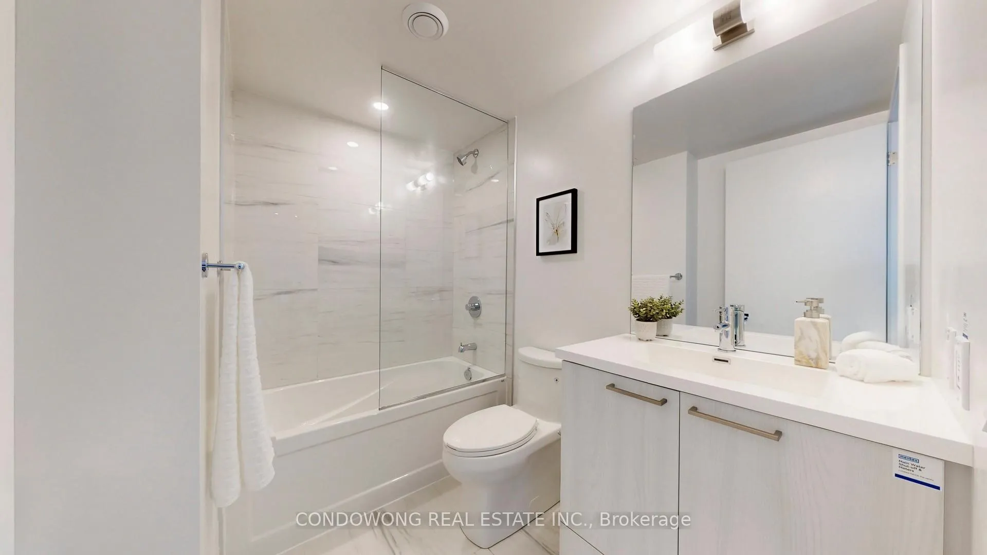 Photo 8 of Unit 4008, 195 Commerce Street, Vaughan, Concord — HOMEH