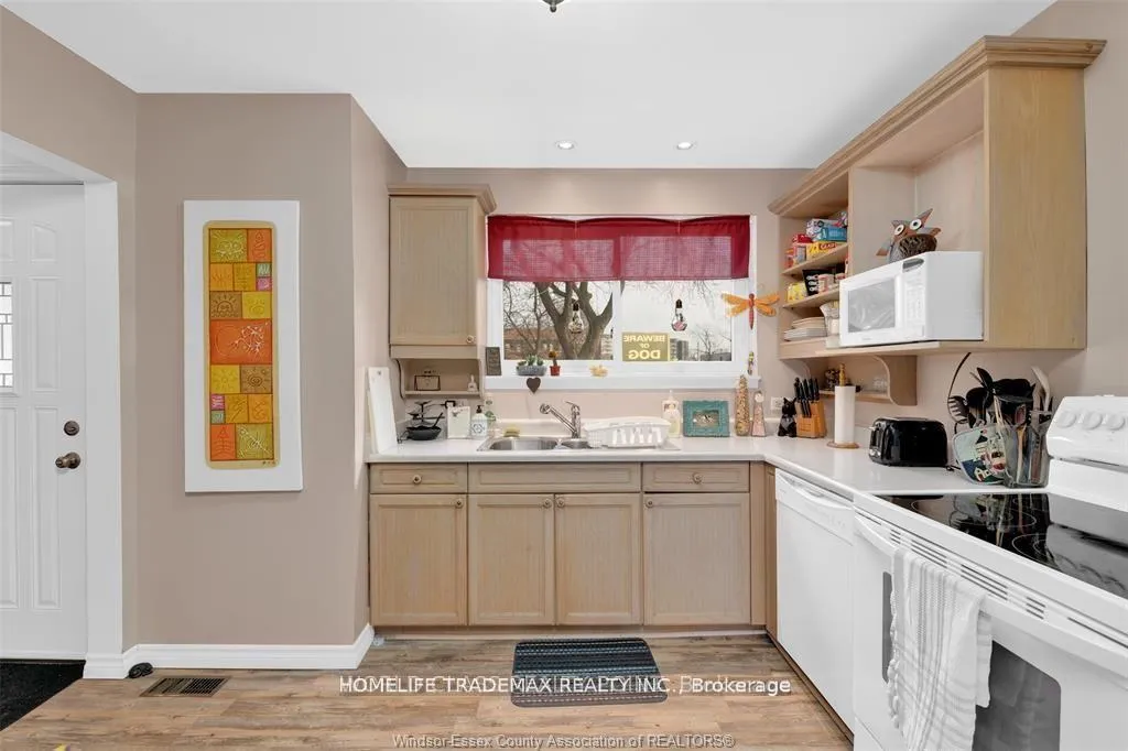 Photo 7 of Unit 63, 5549 Empress Drive, Windsor — HOMEH