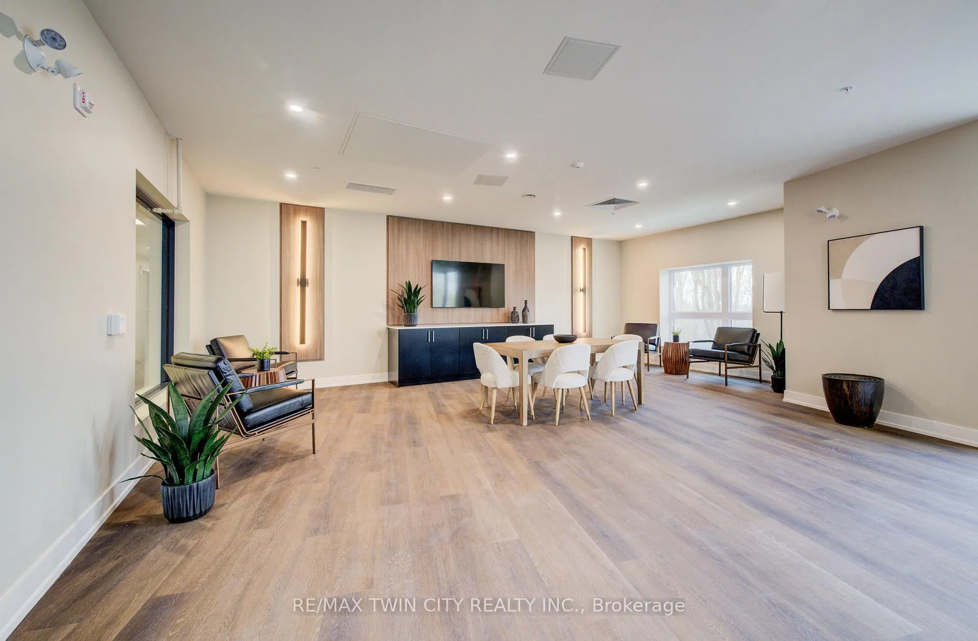 Photo 5 of Unit 524, 1100 Lackner Place, Kitchener — HOMEH