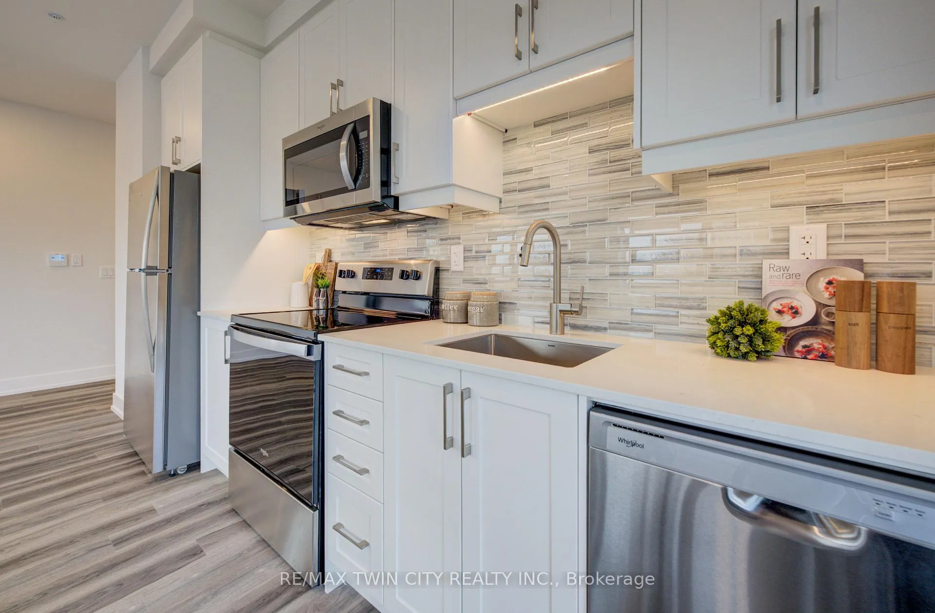 Photo 6 of Unit 524, 1100 Lackner Place, Kitchener — HOMEH