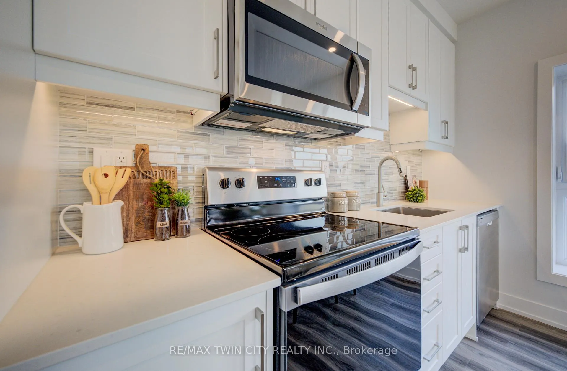 Photo 8 of Unit 524, 1100 Lackner Place, Kitchener — HOMEH