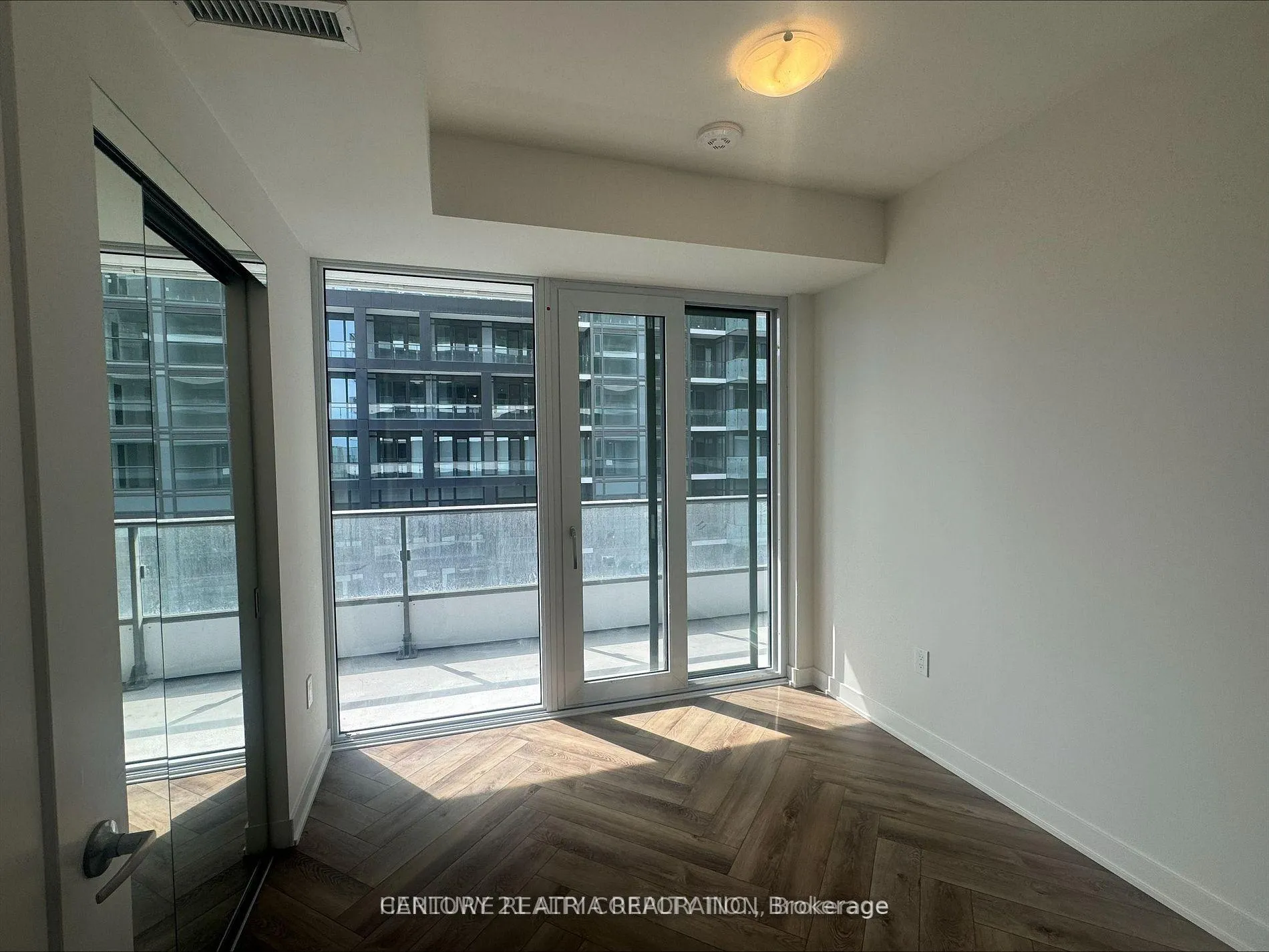 Photo 3 of Unit 2008, 70 Princess Street, Toronto, Waterfront Communities — HOMEH