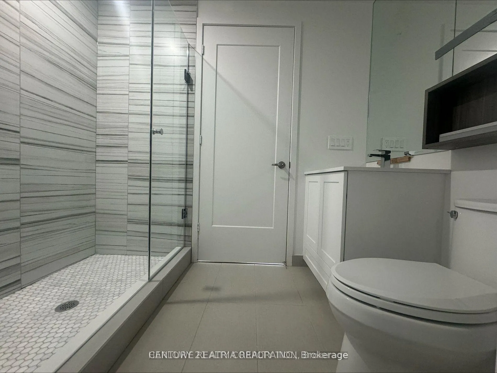 Photo 5 of Unit 2008, 70 Princess Street, Toronto, Waterfront Communities — HOMEH