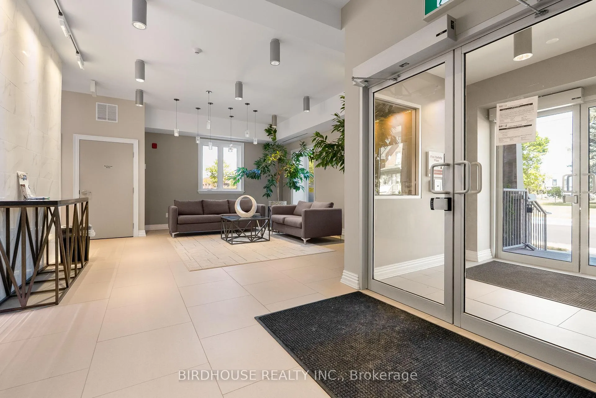 Photo 5 of Unit 102, 25 King Street, Kawartha Lakes, Lindsay — HOMEH