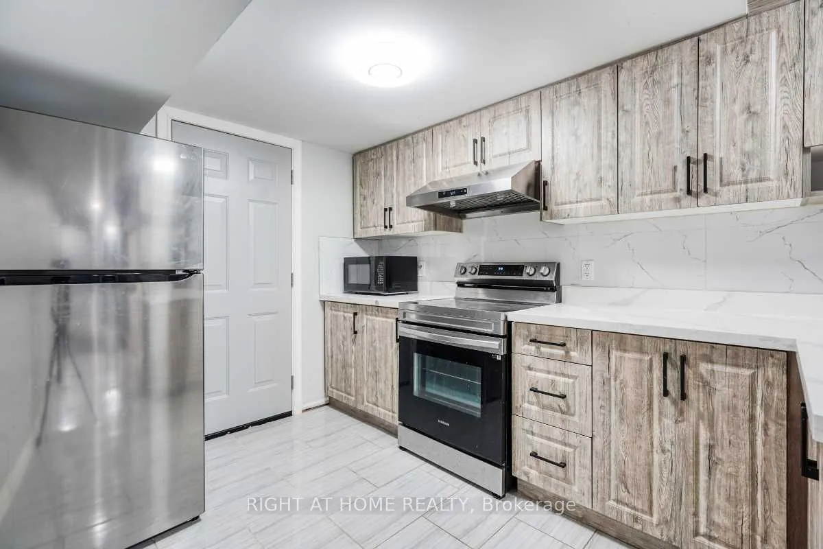 Photo 8 of 1053 Orenda Street, Pickering, Rural Pickering — HOMEH