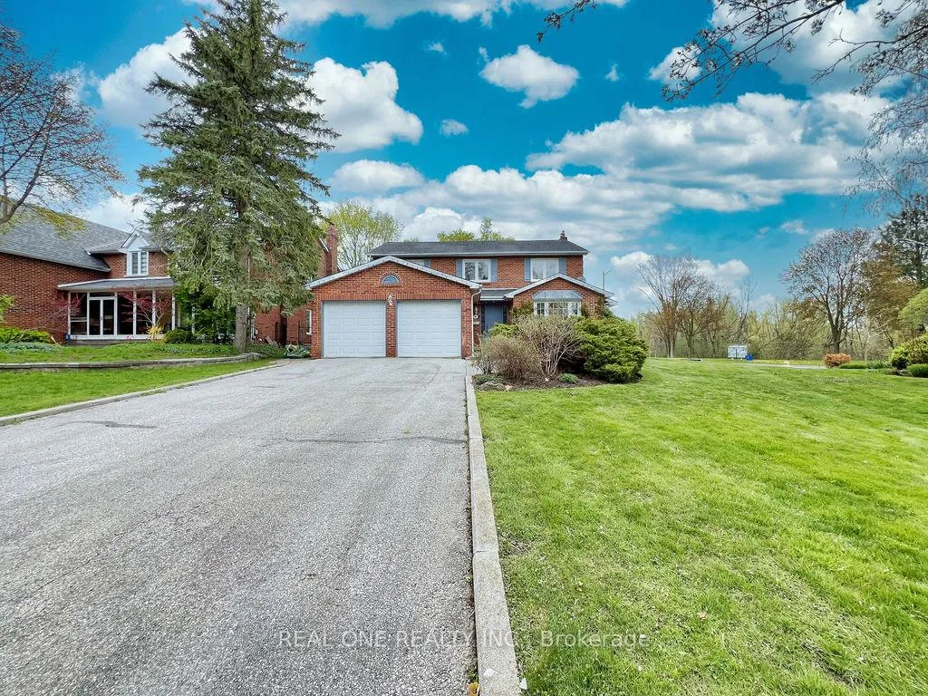 Photo 2 of 38 Mckay Crescent, Markham, Unionville — HOMEH