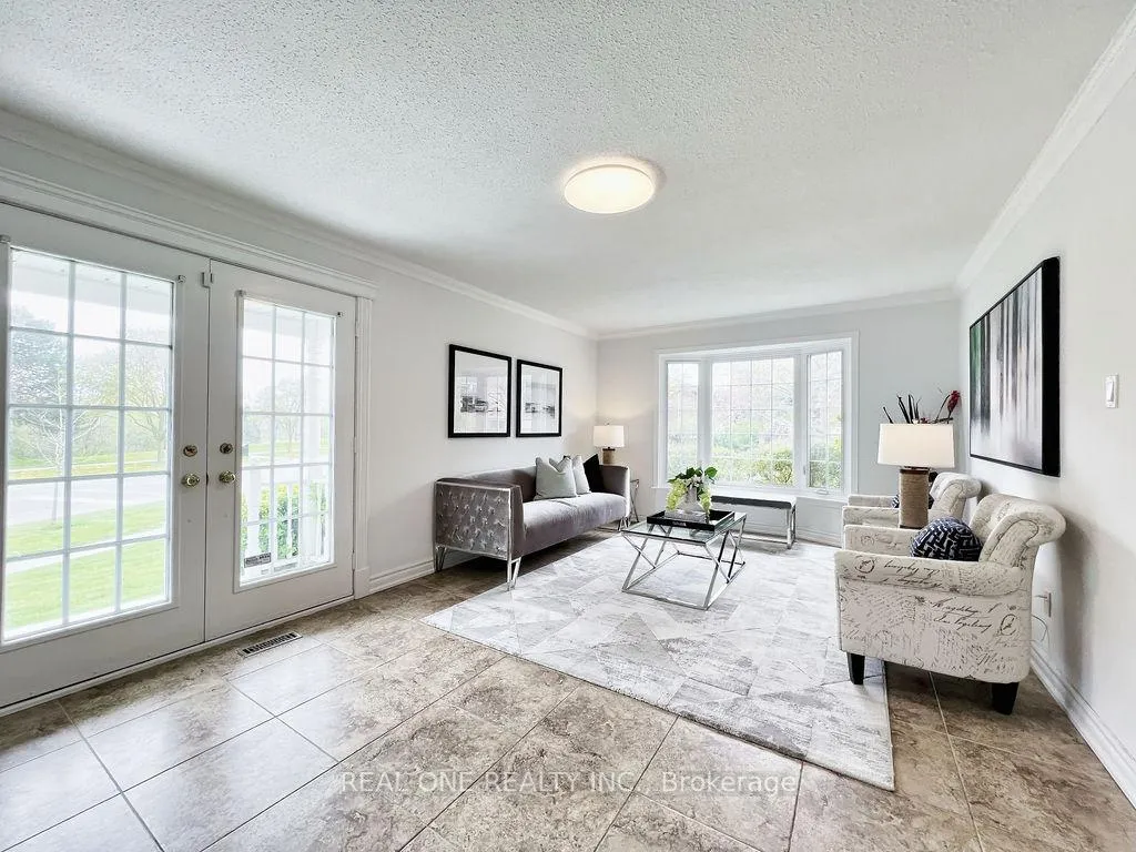 Photo 3 of 38 Mckay Crescent, Markham, Unionville — HOMEH