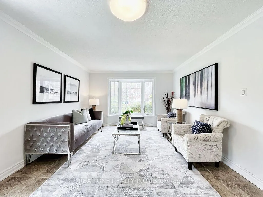 Photo 4 of 38 Mckay Crescent, Markham, Unionville — HOMEH