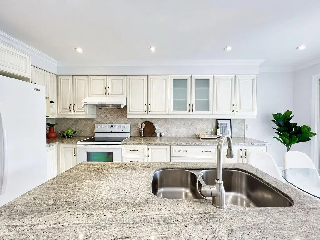 Photo 10 of 38 Mckay Crescent, Markham, Unionville — HOMEH
