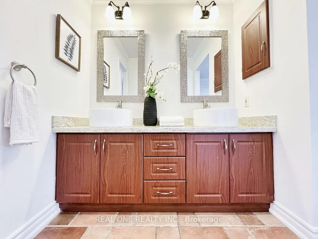 Photo 17 of 38 Mckay Crescent, Markham, Unionville — HOMEH