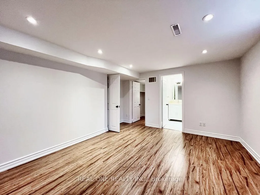 Photo 24 of 38 Mckay Crescent, Markham, Unionville — HOMEH