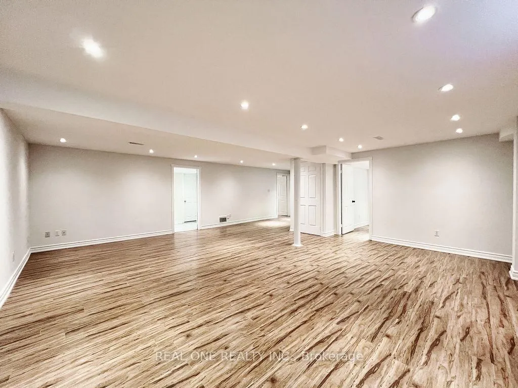 Photo 28 of 38 Mckay Crescent, Markham, Unionville — HOMEH