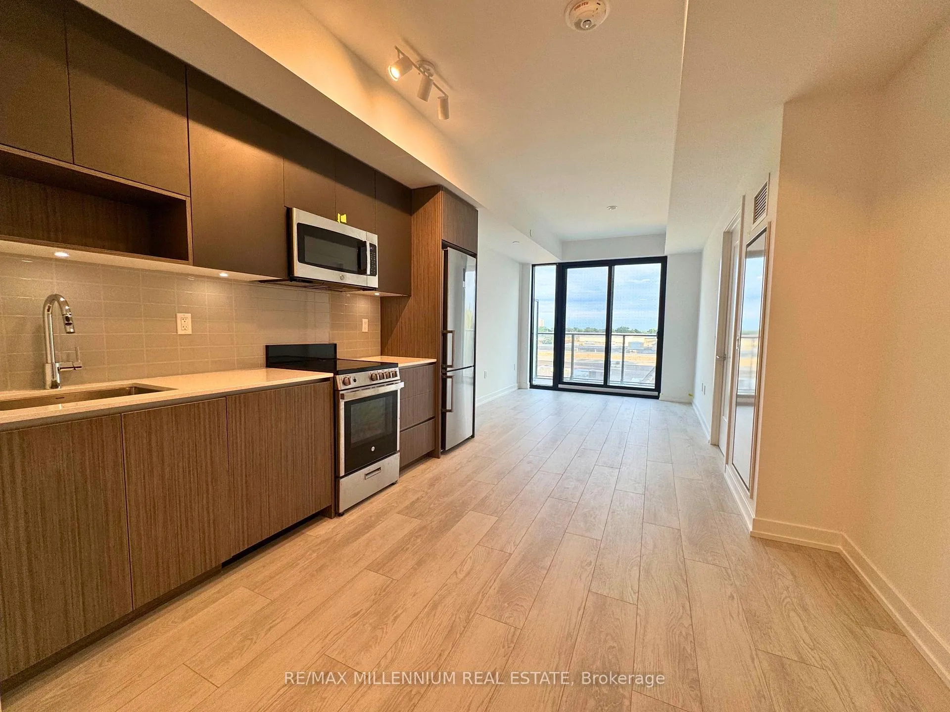 Photo 2 of Unit 419, 801 The Queens Way, Etobicoke, Stonegate-Queensway — HOMEH