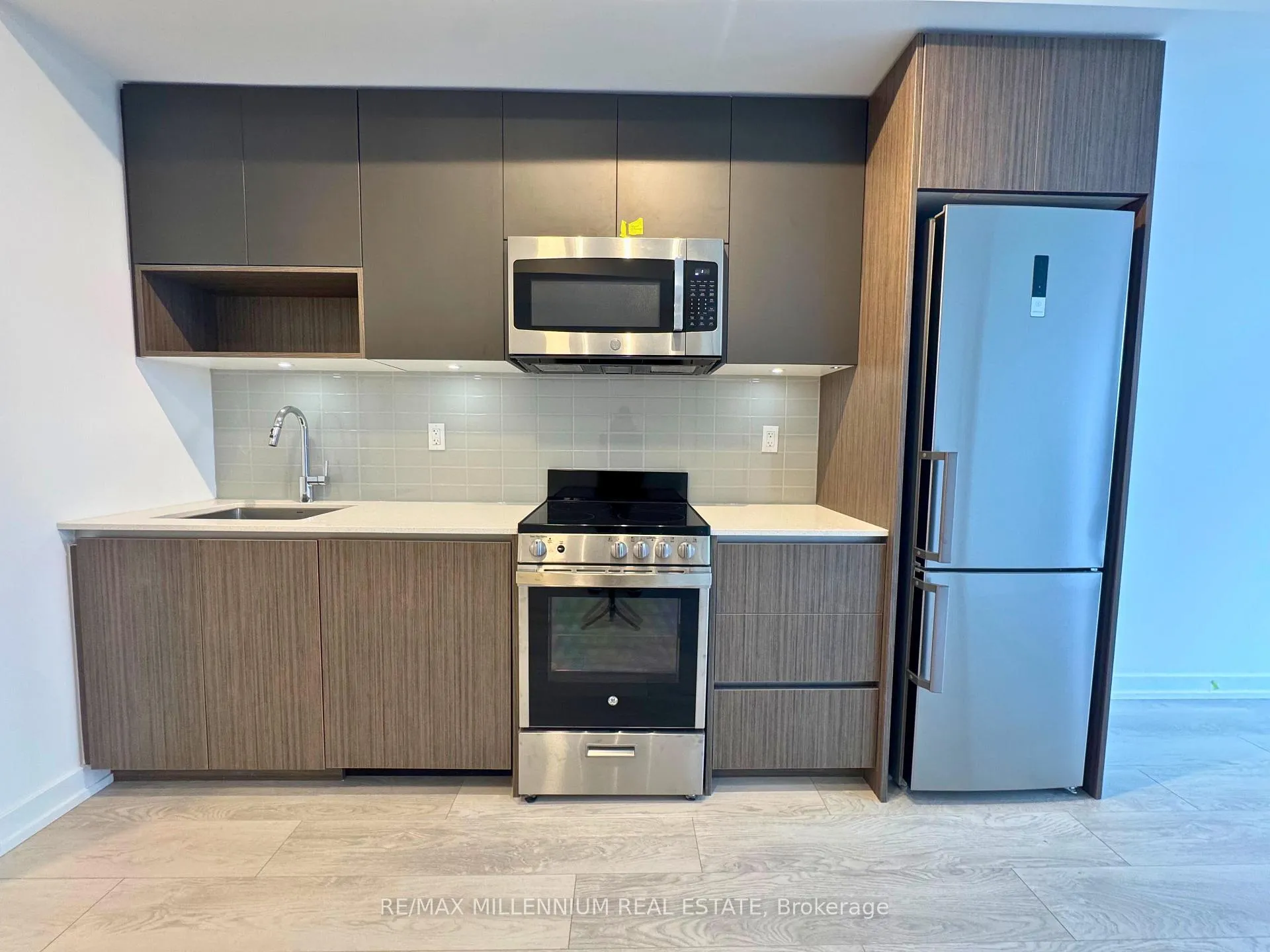 Photo 3 of Unit 419, 801 The Queens Way, Etobicoke, Stonegate-Queensway — HOMEH