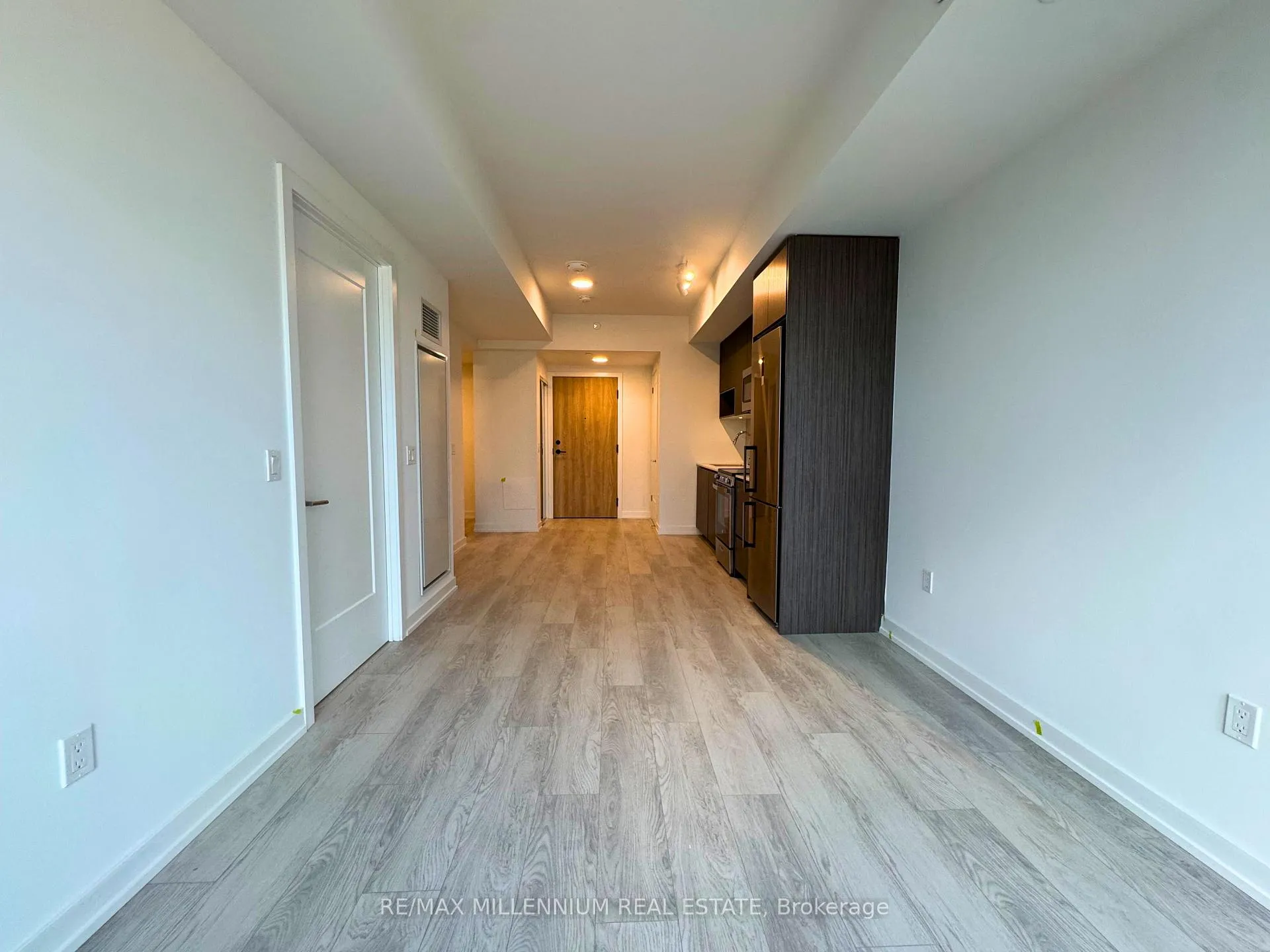 Photo 4 of Unit 419, 801 The Queens Way, Etobicoke, Stonegate-Queensway — HOMEH