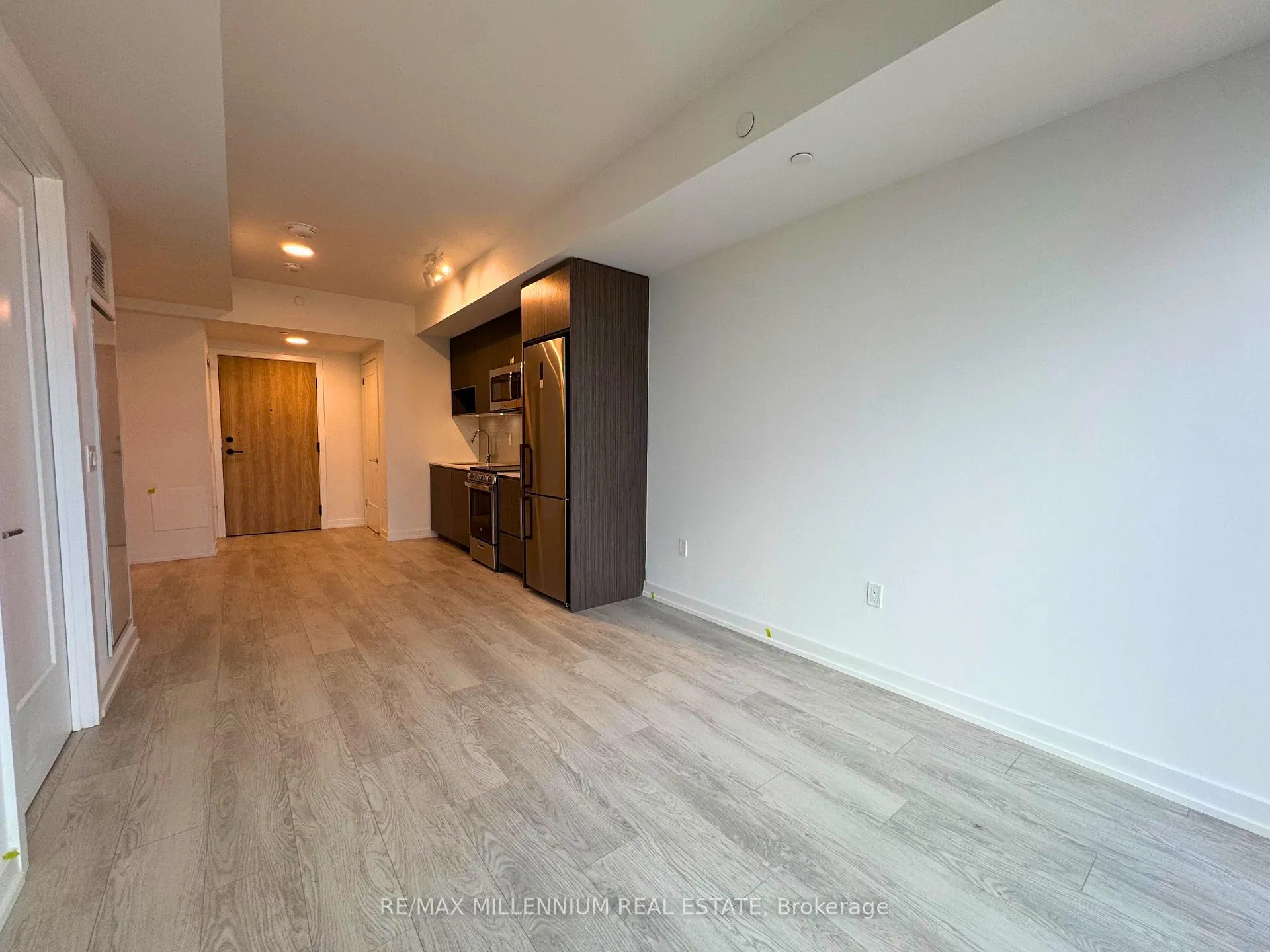 Photo 5 of Unit 419, 801 The Queens Way, Etobicoke, Stonegate-Queensway — HOMEH