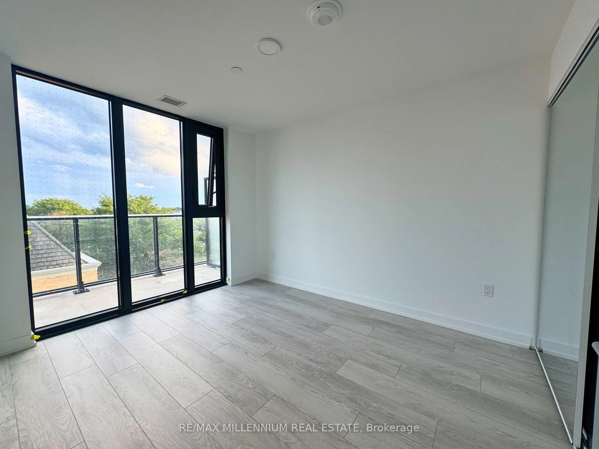 Photo 7 of Unit 419, 801 The Queens Way, Etobicoke, Stonegate-Queensway — HOMEH