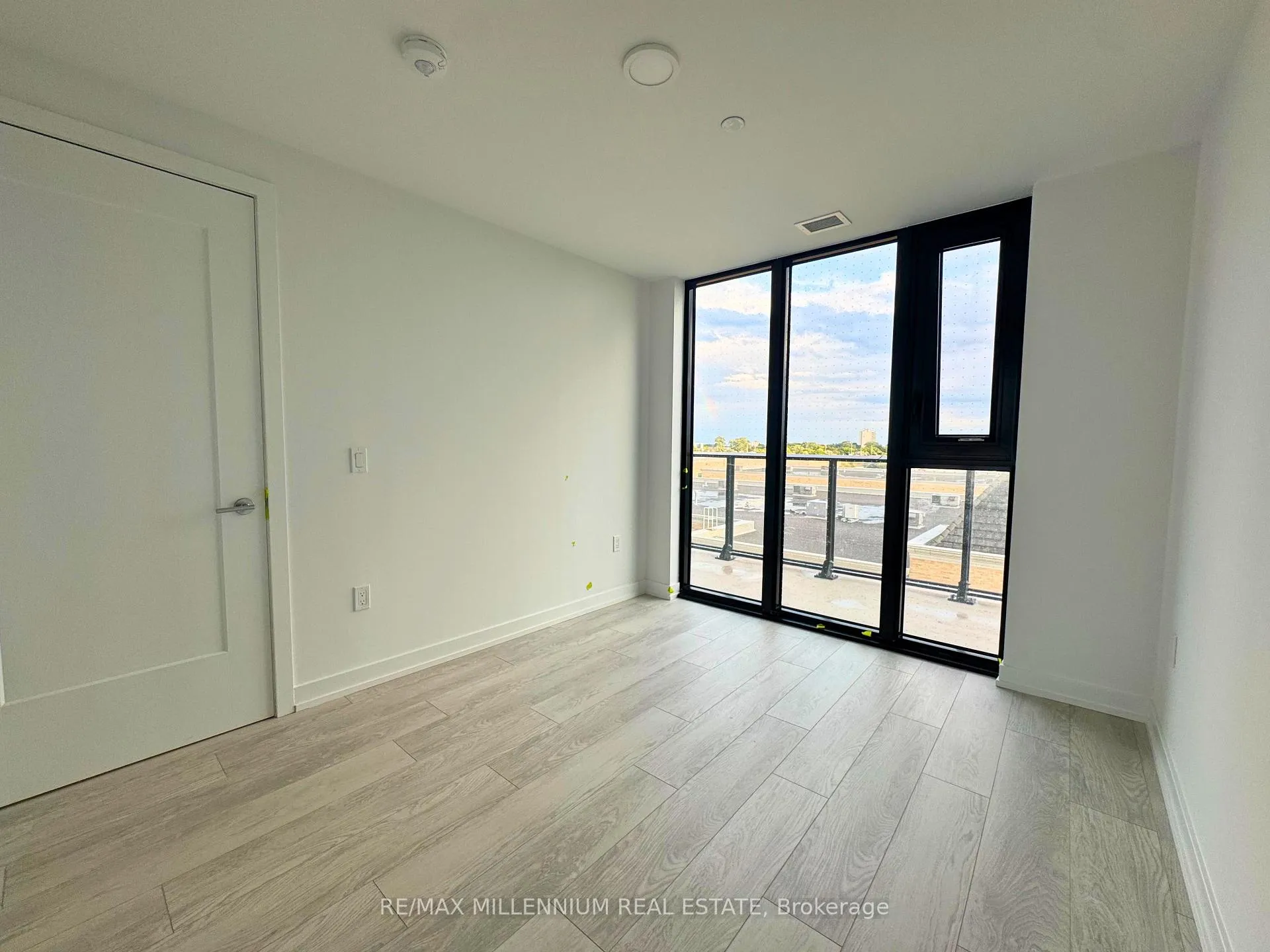 Photo 8 of Unit 419, 801 The Queens Way, Etobicoke, Stonegate-Queensway — HOMEH