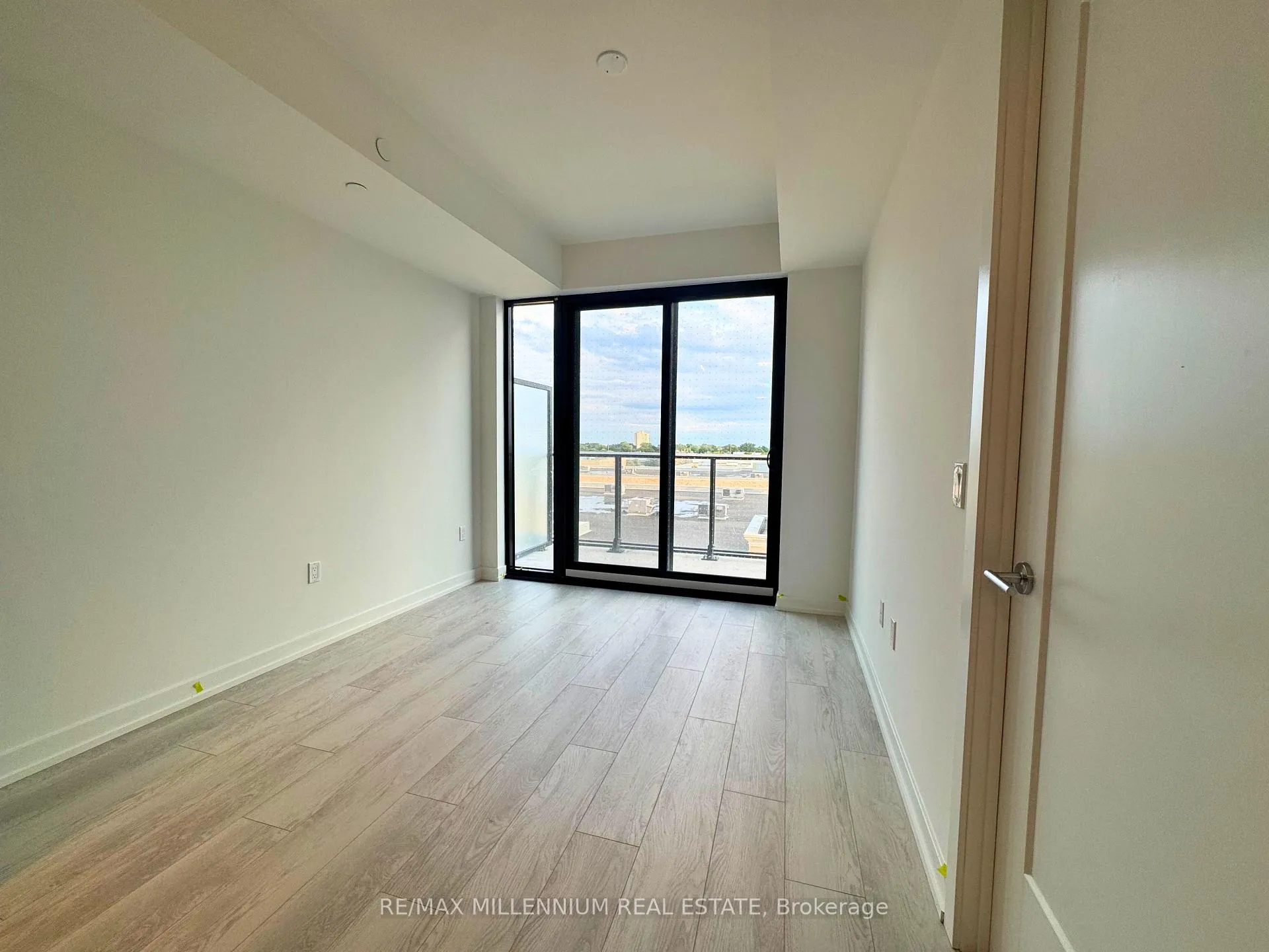 Photo 9 of Unit 419, 801 The Queens Way, Etobicoke, Stonegate-Queensway — HOMEH