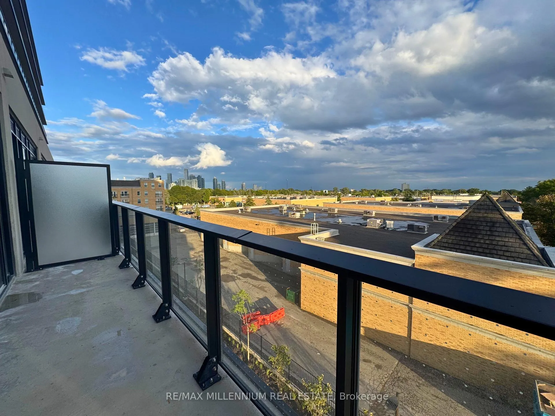 Photo 13 of Unit 419, 801 The Queens Way, Etobicoke, Stonegate-Queensway — HOMEH