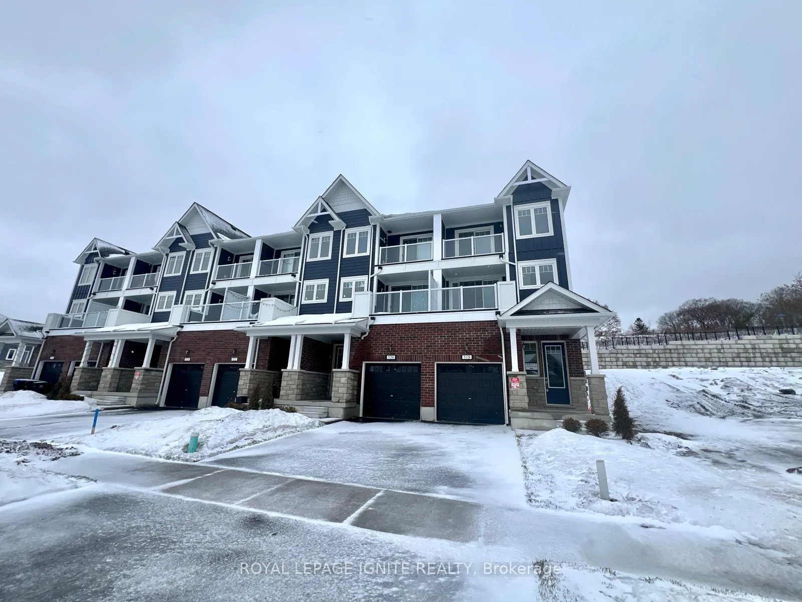 Photo 2 of 518 Hudson Crescent, Midland — HOMEH