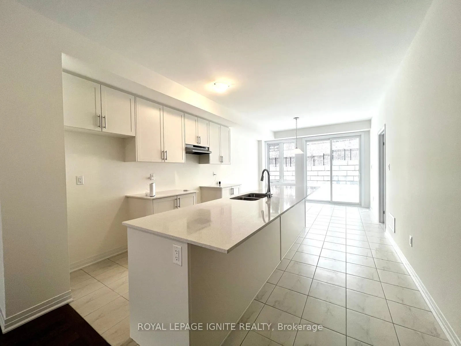 Photo 7 of 518 Hudson Crescent, Midland — HOMEH
