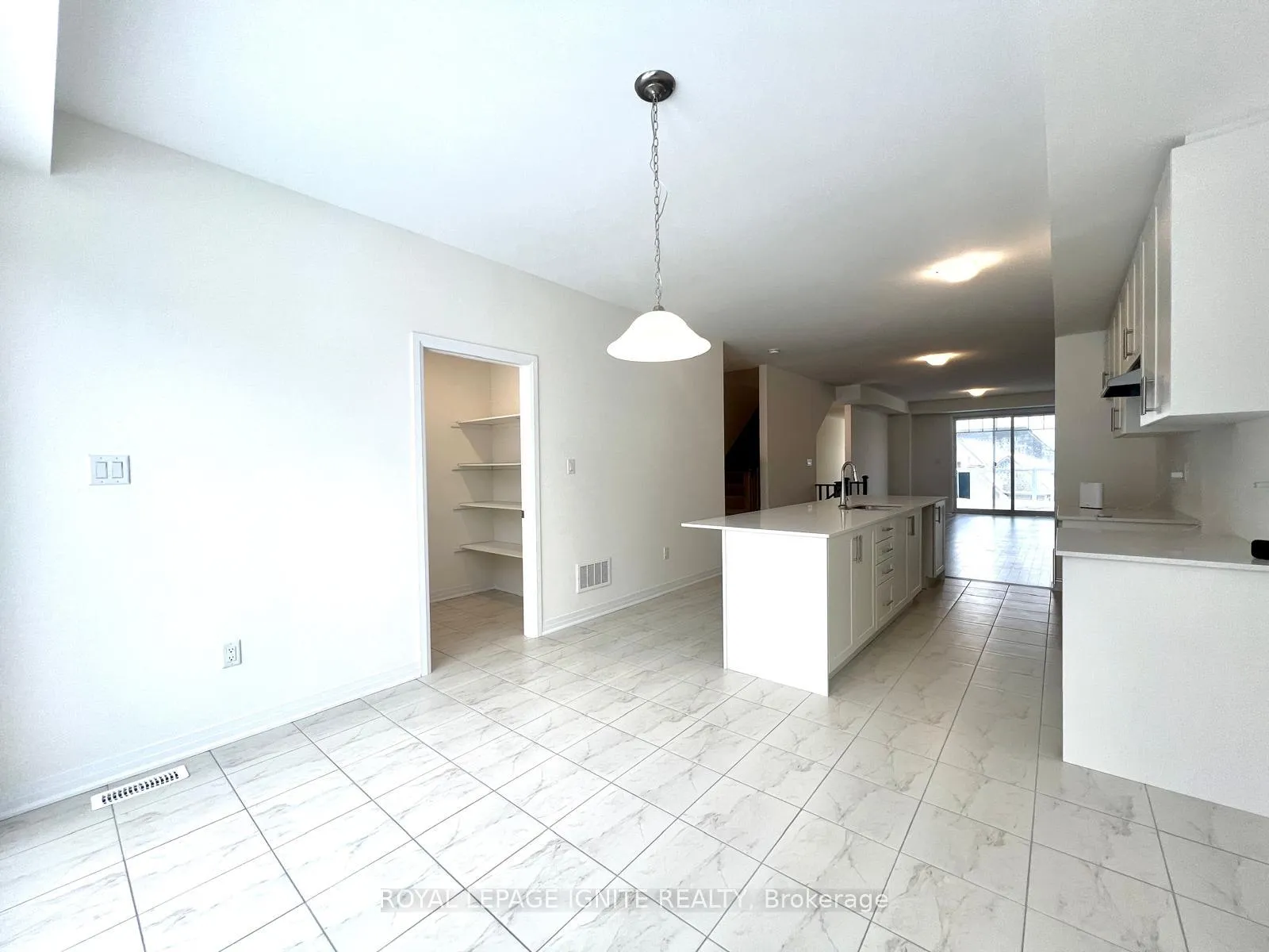 Photo 8 of 518 Hudson Crescent, Midland — HOMEH