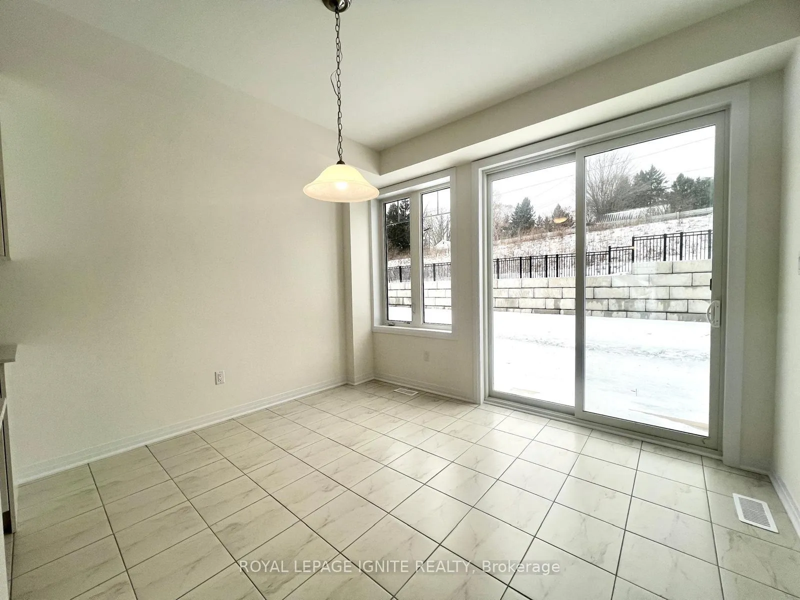 Photo 11 of 518 Hudson Crescent, Midland — HOMEH