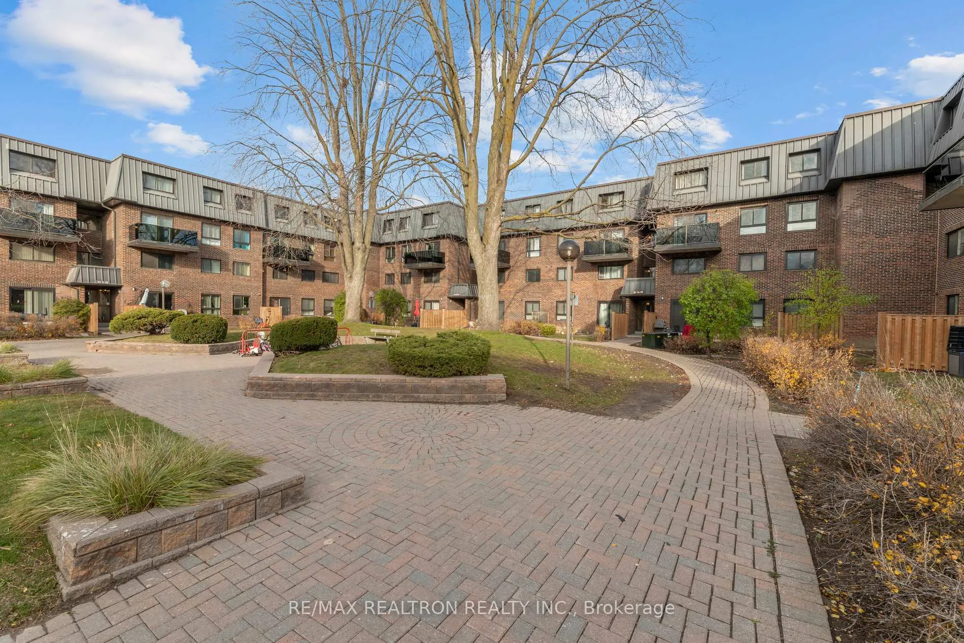 Photo 2 of Unit 70, 53 Taunton Road E, Oshawa, Centennial — HOMEH
