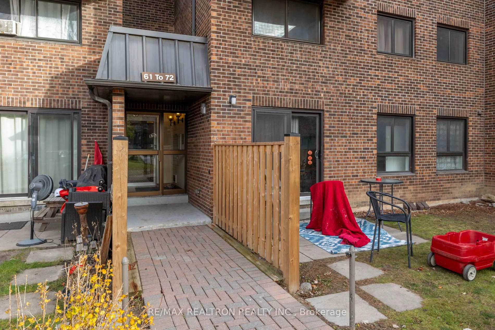 Photo 3 of Unit 70, 53 Taunton Road E, Oshawa, Centennial — HOMEH