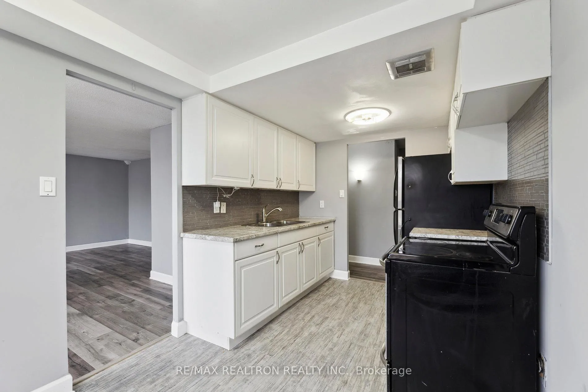 Photo 9 of Unit 70, 53 Taunton Road E, Oshawa, Centennial — HOMEH