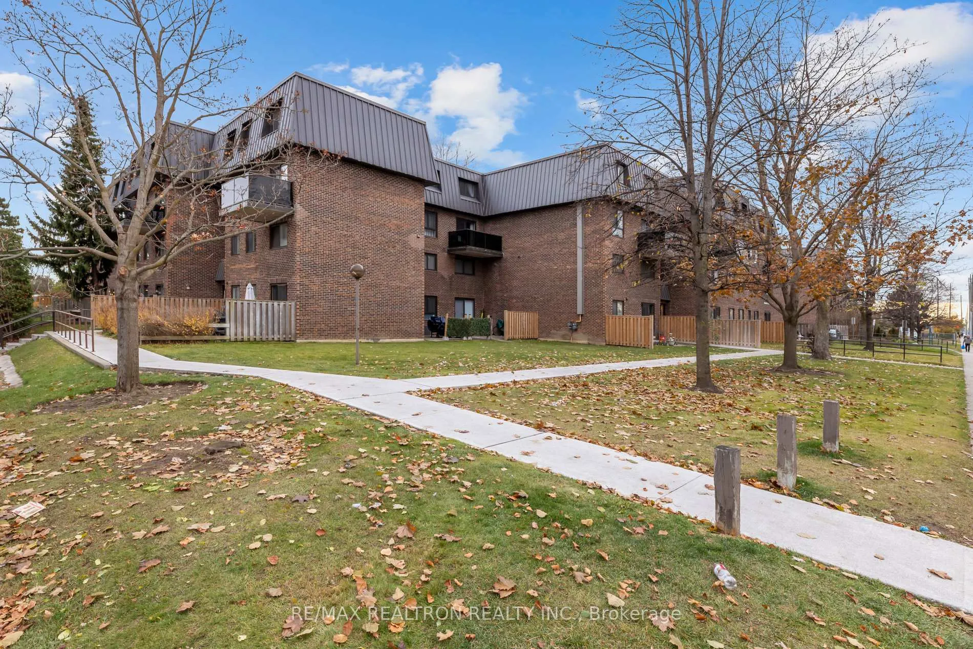 Photo 22 of Unit 70, 53 Taunton Road E, Oshawa, Centennial — HOMEH
