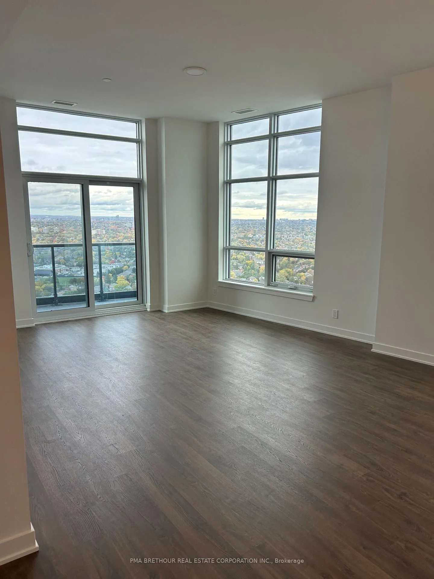Photo 2 of Unit B-PH09, 50 Upper Mall Way, Vaughan, Brownridge — HOMEH
