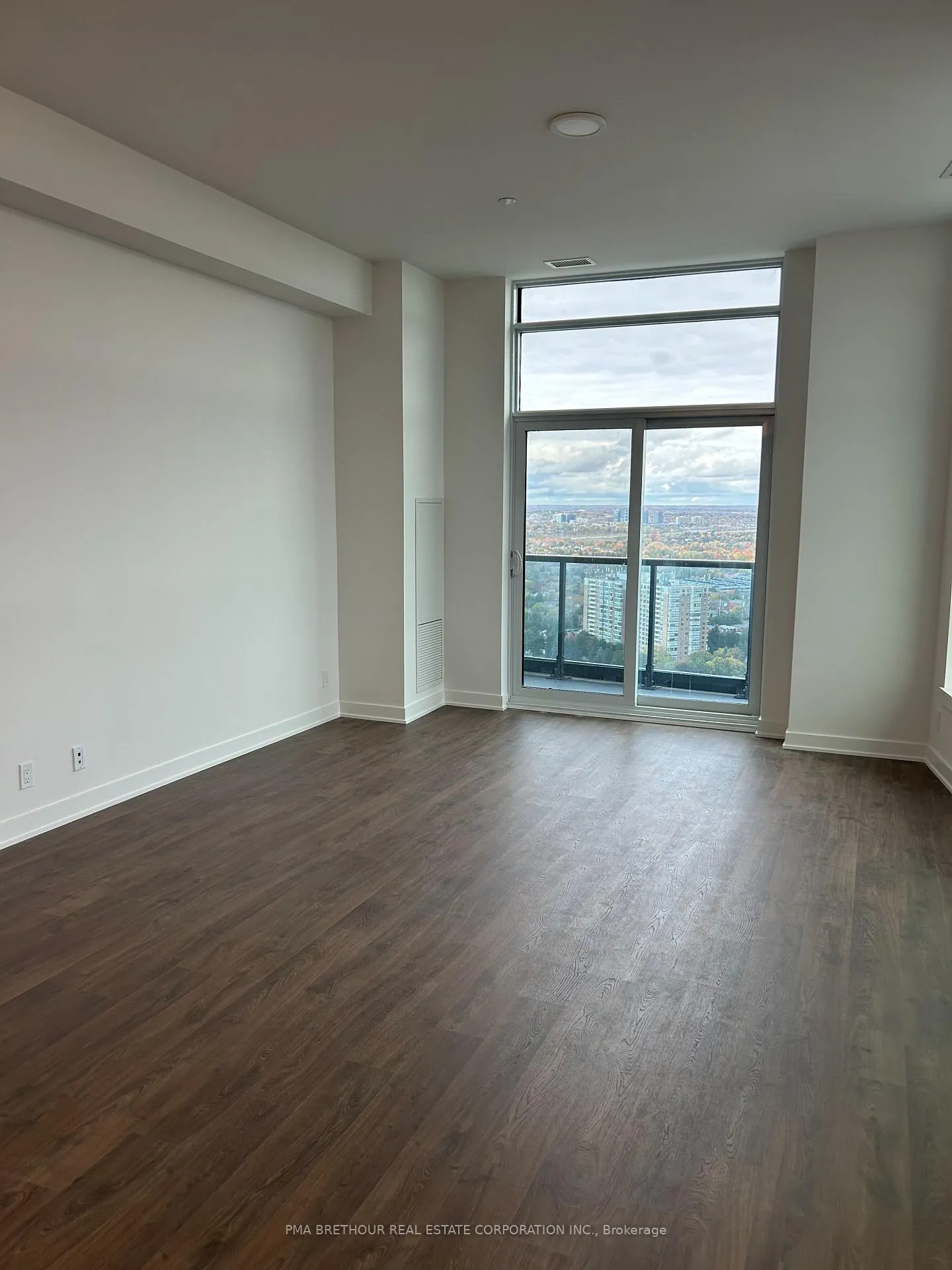 Photo 5 of Unit B-PH09, 50 Upper Mall Way, Vaughan, Brownridge — HOMEH