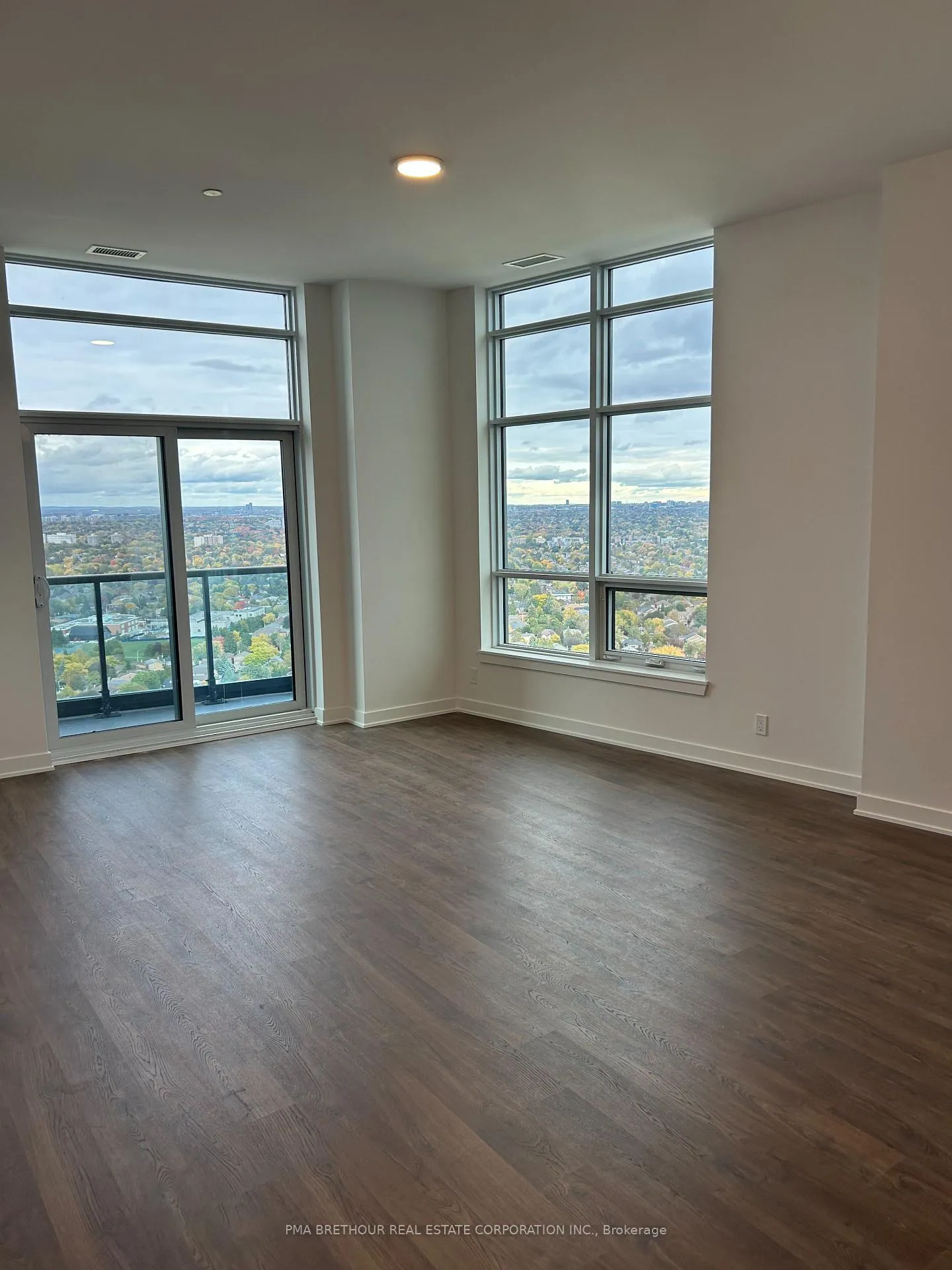 Photo 8 of Unit B-PH09, 50 Upper Mall Way, Vaughan, Brownridge — HOMEH