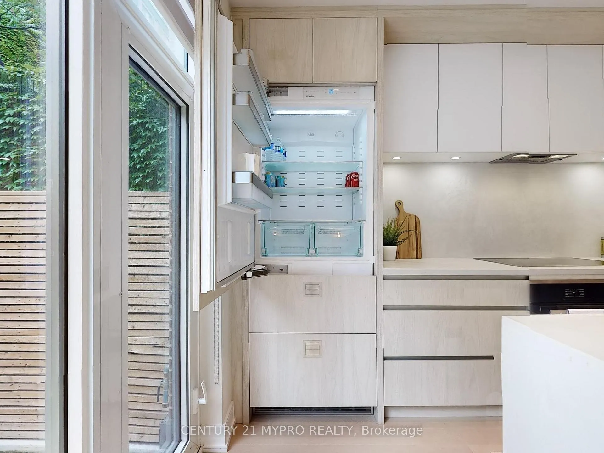 Photo 14 of 31A Dundonald Street, Toronto, Church-Yonge Corridor — HOMEH