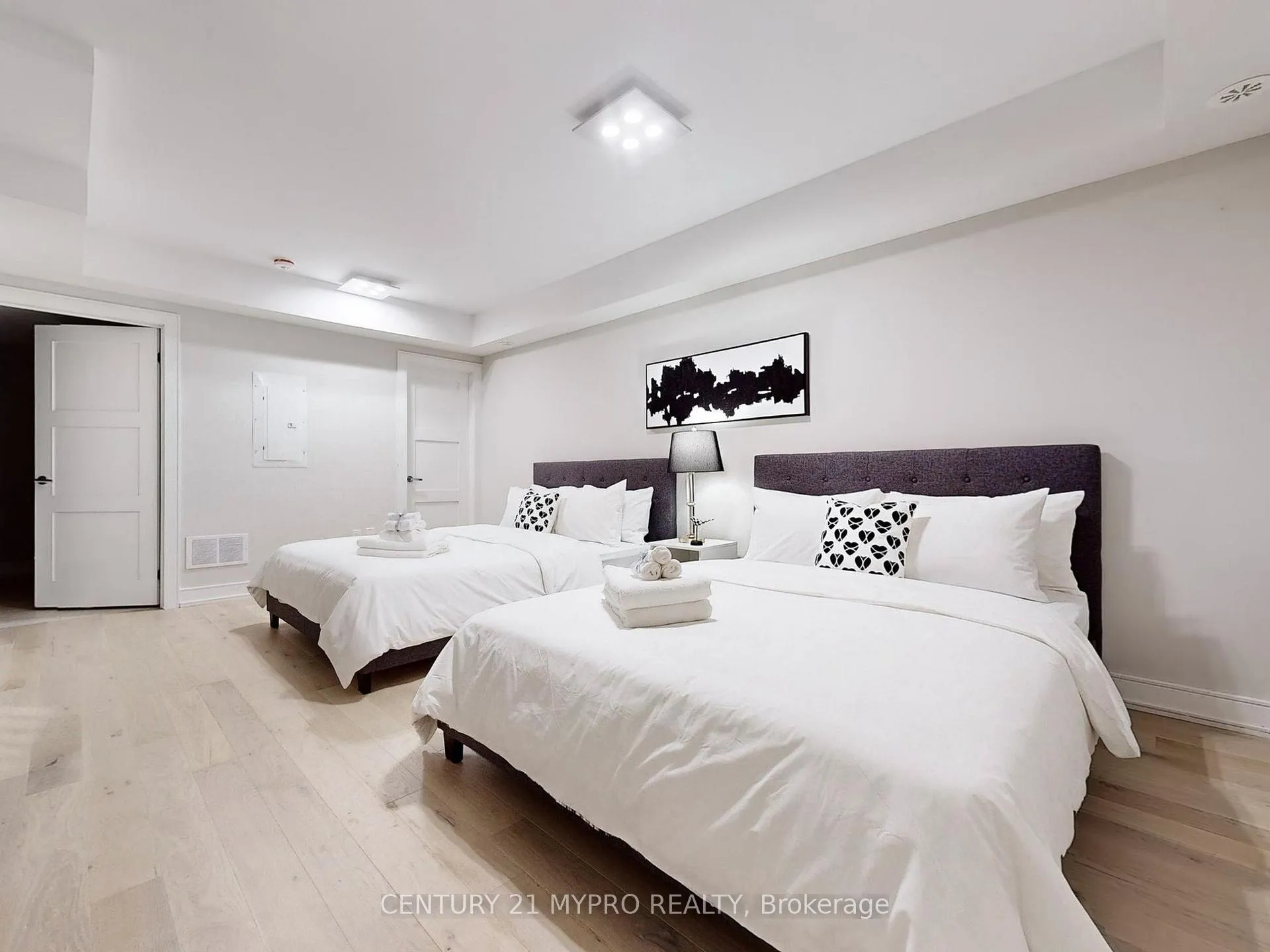Photo 38 of 31A Dundonald Street, Toronto, Church-Yonge Corridor — HOMEH