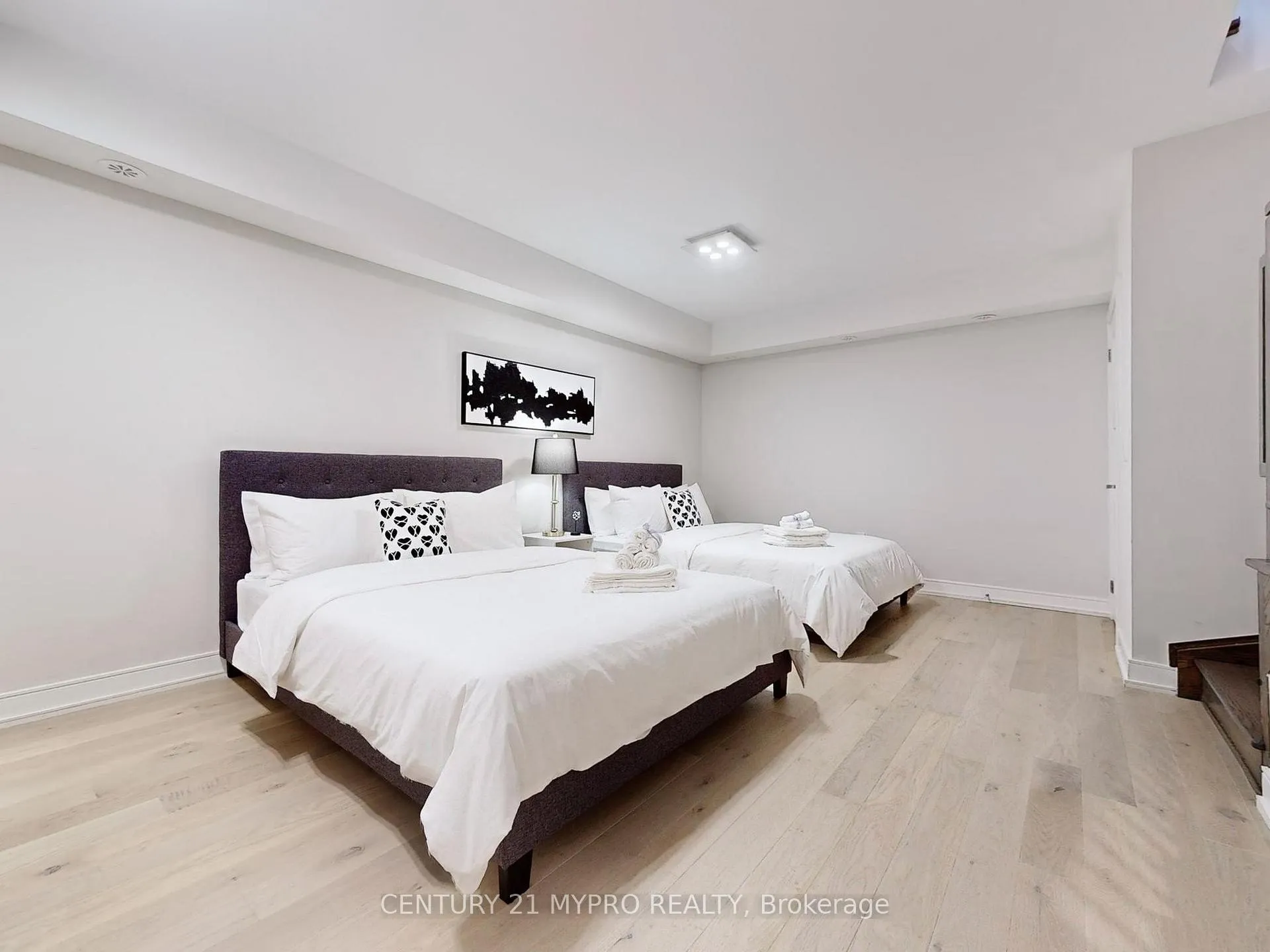 Photo 40 of 31A Dundonald Street, Toronto, Church-Yonge Corridor — HOMEH